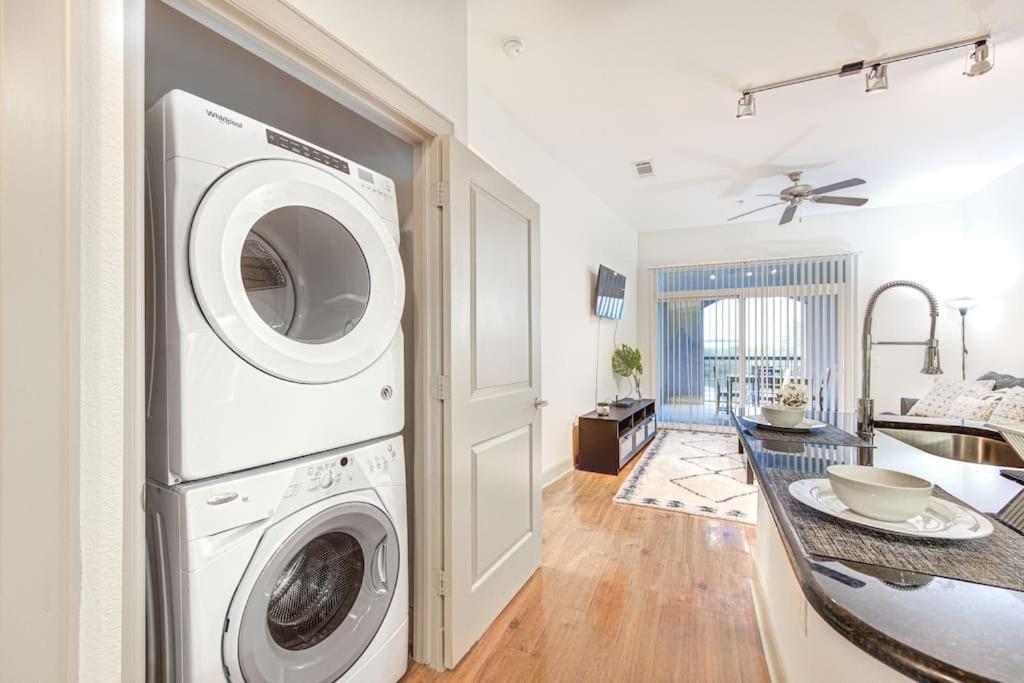 Chic 1Br Near Nrg With Pool Wifi Freeparking Apartment Houston Exterior photo