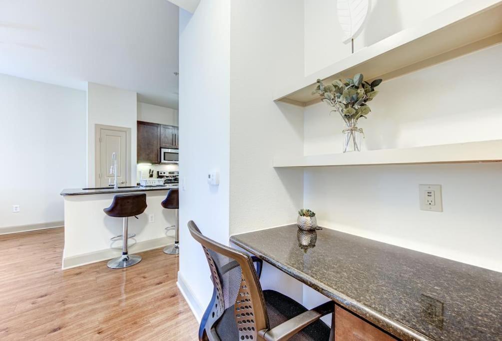 Chic 1Br Near Nrg With Pool Wifi Freeparking Apartment Houston Exterior photo
