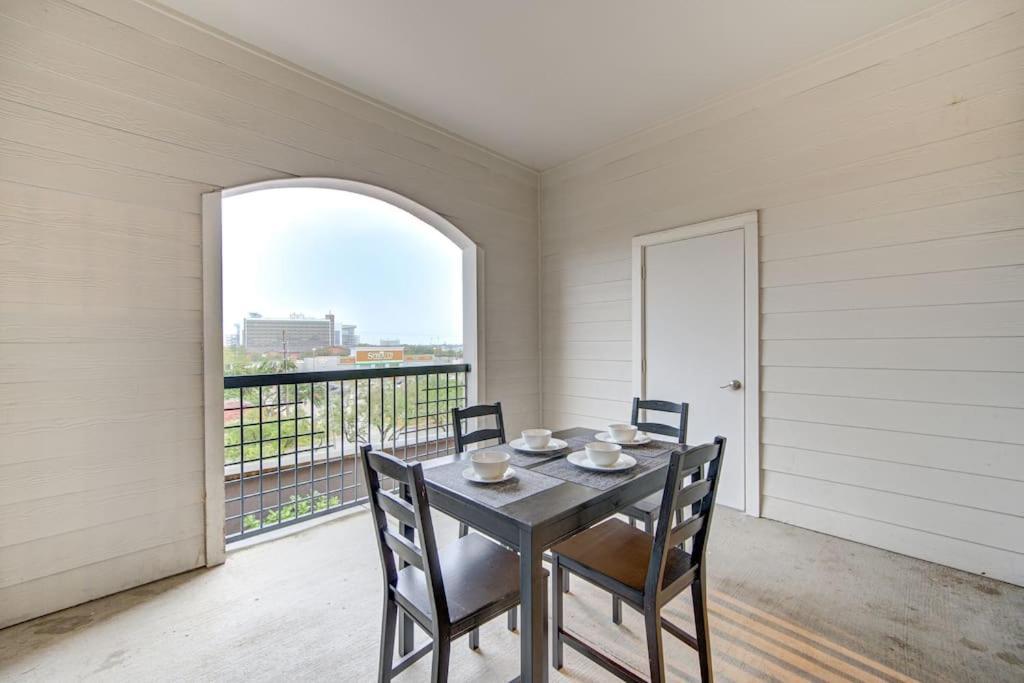 Chic 1Br Near Nrg With Pool Wifi Freeparking Apartment Houston Exterior photo