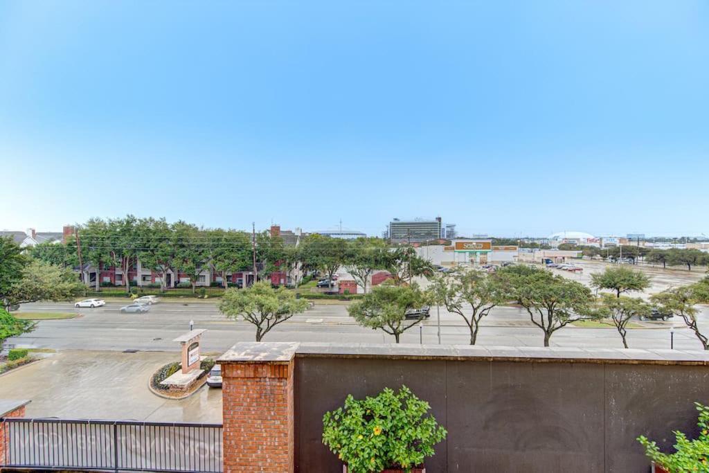 Chic 1Br Near Nrg With Pool Wifi Freeparking Apartment Houston Exterior photo