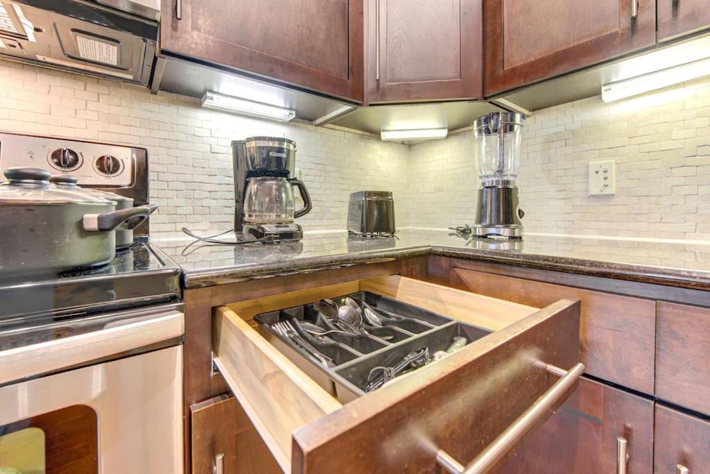Chic 1Br Near Nrg With Pool Wifi Freeparking Apartment Houston Exterior photo